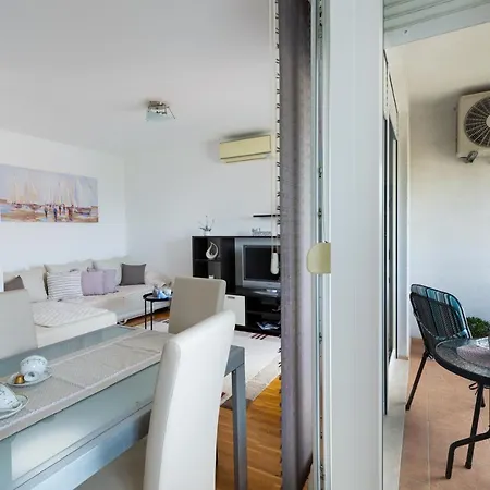 Karlita Apartment Solin Exterior photo