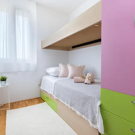 Karlita Apartment Solin Exterior photo